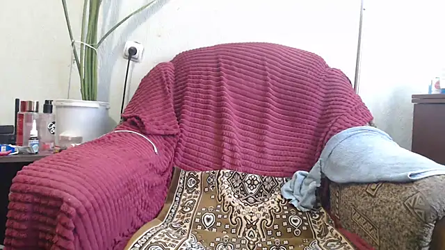 Snapshot of DeniseeRosea chatting on April 29, 2026, 8:07 am DeniseeRosea online show from April 29, 2026, 8:07 am
