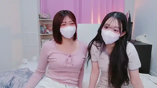 Snapshot of NA-KAREN-V8 chatting on March 6, 2026, 12:11 pm NA-KAREN-V8 online show from March 6, 2026, 12:11 pm