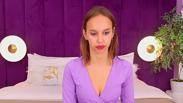 SandraTucker online show from October 5, 2025, 2:57 am