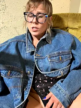 I am babydoll online show from November 19, 2025, 3:50 am