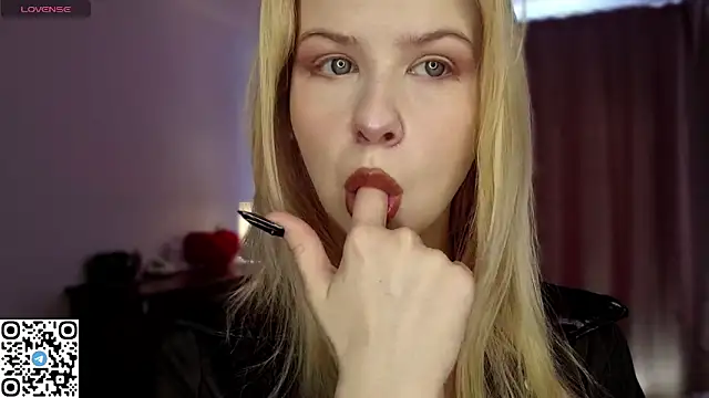 Snapshot of LynetHakes chatting on March 15, 2026, 6:20 am LynetHakes online show from March 15, 2026, 6:20 am