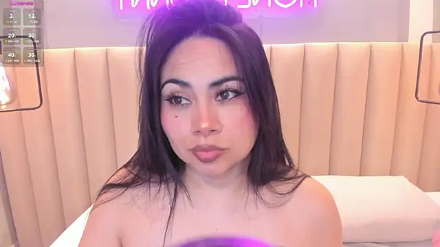 Naomymonroe  online show from September 18, 2025, 9:51 pm