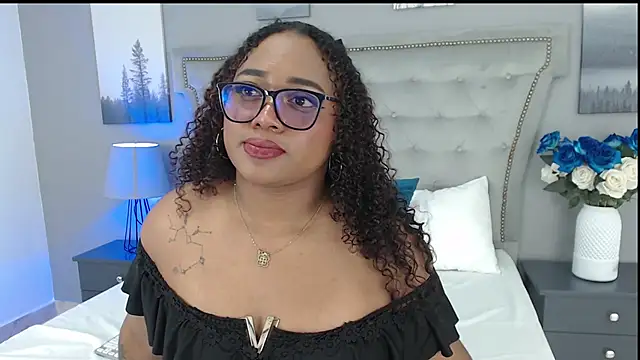 Snapshot of RoxieLewis chatting on March 22, 2025, 6:54 am RoxieLewis online show from March 22, 2025, 6:54 am