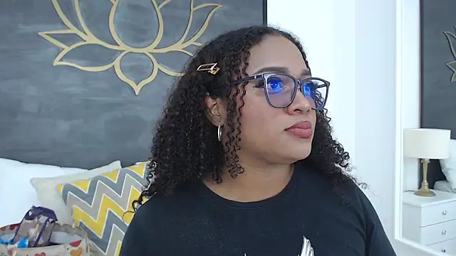 Snapshot of RoxieLewis chatting on February 11, 2025, 9:03 pm RoxieLewis online show from February 11, 2025, 9:03 pm