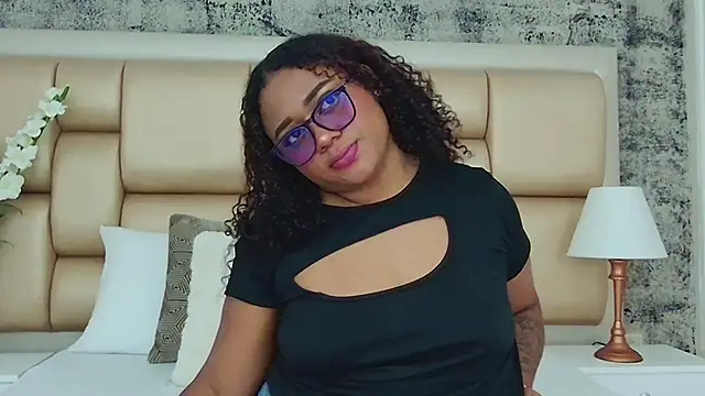 Snapshot of RoxieLewis chatting on March 19, 2025, 9:27 pm RoxieLewis online show from March 19, 2025, 9:27 pm