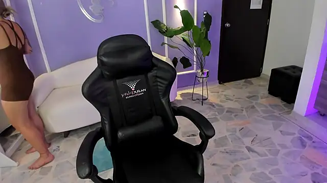 alaia greyy online show from September 13, 2025, 1:44 pm