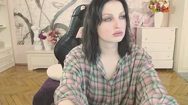 Snapshot of BritneyBarker chatting on March 17, 2026, 8:23 pm BritneyBarker online show from March 17, 2026, 8:23 pm