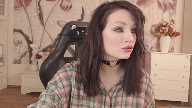 Snapshot of BritneyBarker chatting on February 5, 2026, 10:27 pm BritneyBarker online show from February 5, 2026, 10:27 pm