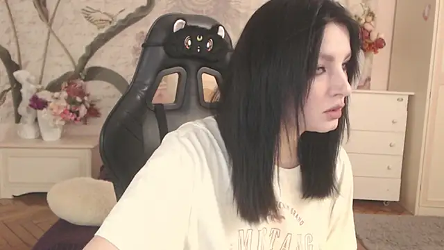 Snapshot of BritneyBarker chatting on February 9, 2026, 10:08 pm BritneyBarker online show from February 9, 2026, 10:08 pm
