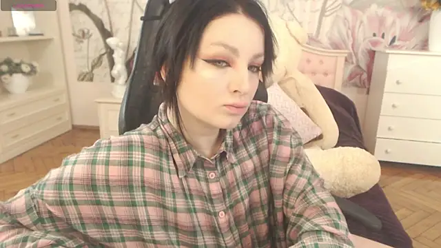 Snapshot of BritneyBarker chatting on April 14, 2026, 8:14 pm BritneyBarker online show from April 14, 2026, 8:14 pm