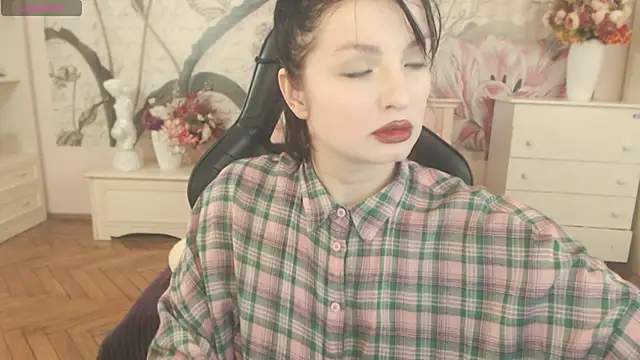 Snapshot of BritneyBarker chatting on April 19, 2026, 7:53 am BritneyBarker online show from April 19, 2026, 7:53 am