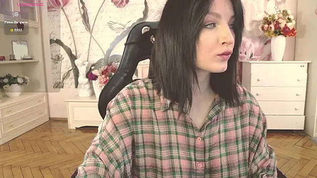 Snapshot of BritneyBarker chatting on March 13, 2026, 4:06 am BritneyBarker online show from March 13, 2026, 4:06 am
