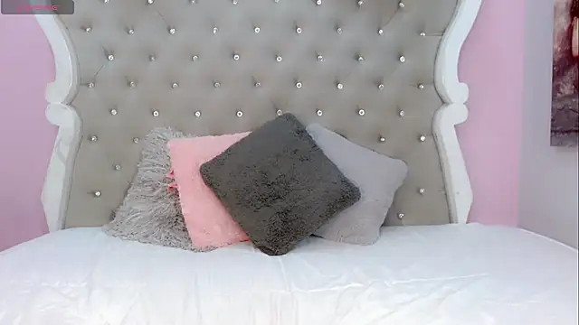 Snapshot of CamiiGarcia chatting on March 11, 2025, 5:46 pm CamiiGarcia online show from March 11, 2025, 5:46 pm