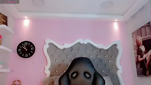 Snapshot of CamiiGarcia chatting on March 14, 2025, 11:34 am CamiiGarcia online show from March 14, 2025, 11:34 am
