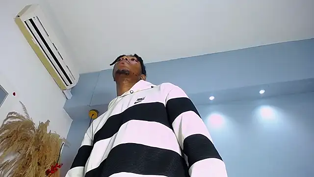 xxxhotbbc online show from March 13, 2025, 12:24 pm