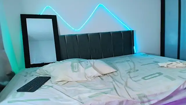 gisell363472 online show from November 14, 2025, 1:31 am