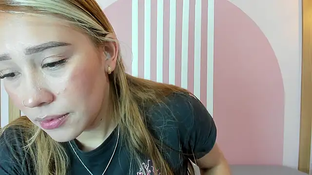 Lannajansen online show from April 4, 2026, 3:18 pm