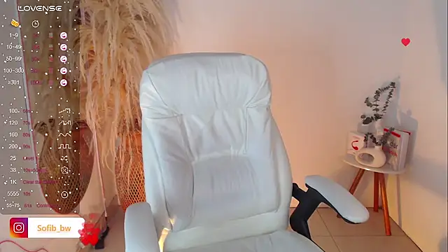 Snapshot of Sofi_BBW chatting on November 6, 2025, 12:42 pm Sofi BBW online show from November 6, 2025, 12:42 pm