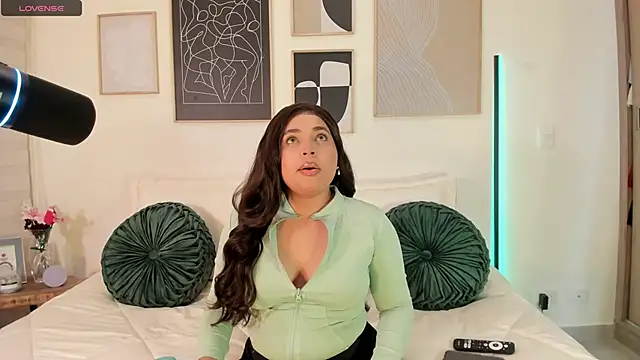 RachelRusso online show from March 9, 2025, 11:03 pm