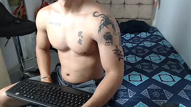 Snapshot of HENRY_SENNI chatting on October 25, 2025, 3:12 pm HENRY SENNI online show from October 25, 2025, 3:12 pm