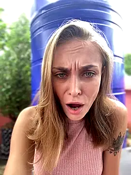 White Lu online show from November 24, 2025, 2:11 am