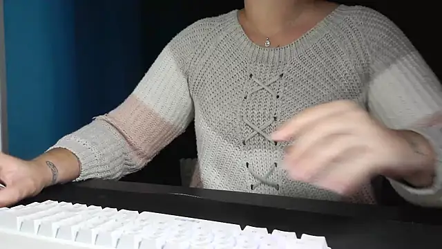 bunnyfox420 online show from November 16, 2025, 7:07 pm