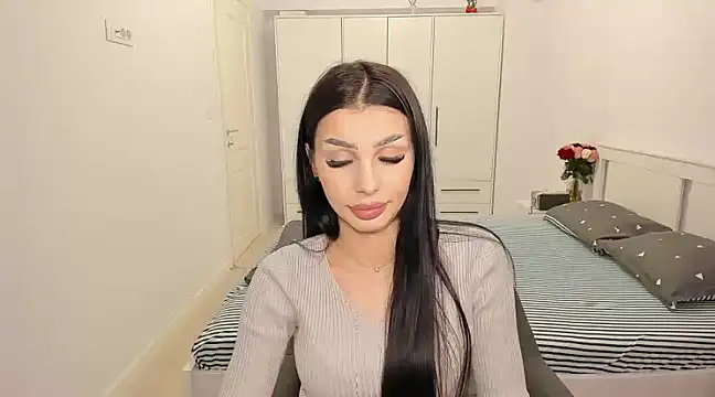 Snapshot of HelenShawn chatting on February 18, 2025, 10:14 pm HelenShawn online show from February 18, 2025, 10:14 pm