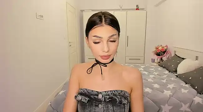 Snapshot of HelenShawn chatting on February 25, 2025, 9:48 pm HelenShawn online show from February 25, 2025, 9:48 pm