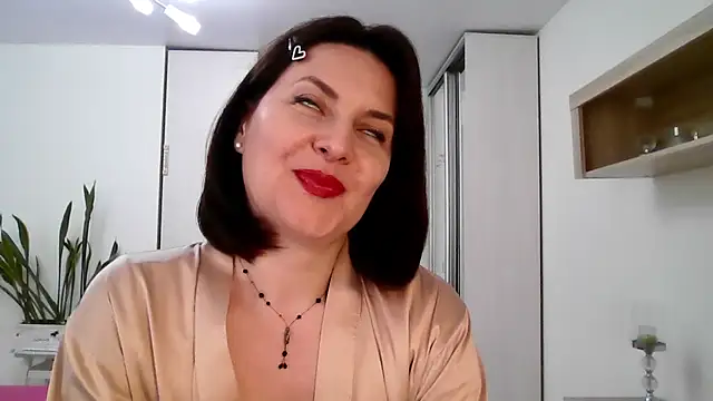 Victoria Glam online show from April 6, 2026, 2:51 pm