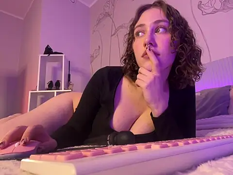 Snapshot of Molli_Luv chatting on March 7, 2025, 12:34 pm Molli Luv online show from March 7, 2025, 12:34 pm