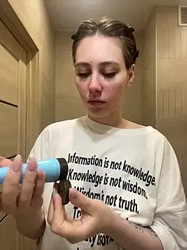 Molli Luv online show from November 11, 2025, 4:24 pm