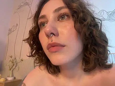 Snapshot of Molli_Luv chatting on February 27, 2025, 6:09 pm Molli Luv online show from February 27, 2025, 6:09 pm