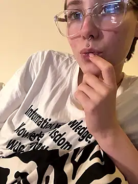 Molli Luv online show from October 21, 2025, 3:22 pm