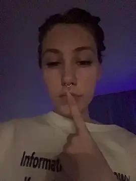 Molli Luv online show from November 19, 2025, 1:05 am