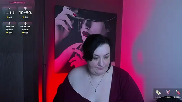 Snapshot of QueenOfHaze chatting on May 26, 2026, 8:12 am QueenOfHaze online show from May 26, 2026, 8:12 am