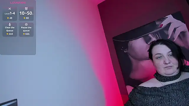 Snapshot of QueenOfHaze chatting on April 30, 2026, 12:01 pm QueenOfHaze online show from April 30, 2026, 12:01 pm