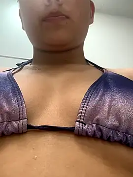 Snapshot of MeganCrow chatting on November 4, 2025, 7:50 pm MeganCrow online show from November 4, 2025, 7:50 pm