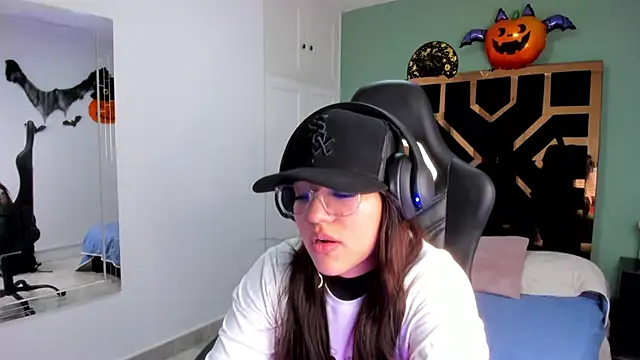 Billie Jhonson  online show from October 28, 2025, 7:13 pm