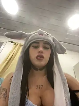 Girl milk7 online show from March 18, 2025, 3:45 am