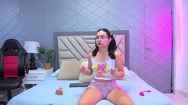 Snapshot of VioletRousse_ chatting on March 12, 2025, 12:47 pm VioletRousse online show from March 12, 2025, 12:47 pm