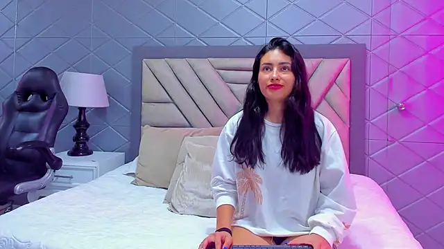 Snapshot of VioletRousse_ chatting on September 18, 2025, 2:53 pm VioletRousse online show from September 18, 2025, 2:53 pm