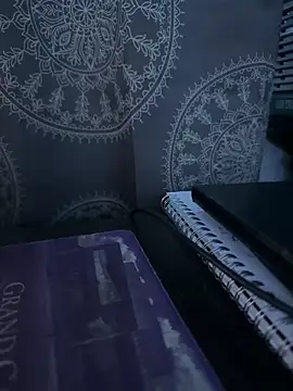 luiriv04 online show from March 3, 2025, 8:19 am