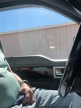 luiriv04 online show from October 20, 2025, 6:19 pm