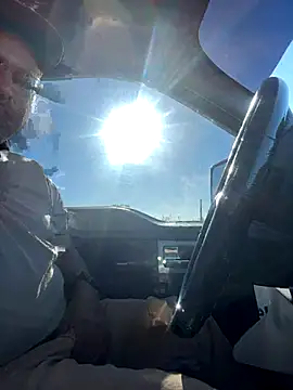 luiriv04 online show from October 1, 2025, 11:08 pm