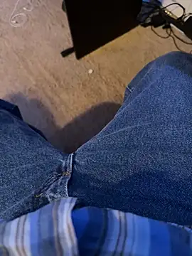 luiriv04 online show from February 3, 2025, 2:03 am