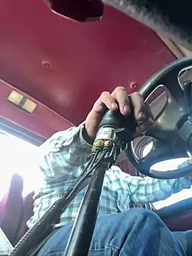 luiriv04 online show from January 28, 2025, 5:03 pm