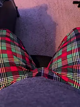 luiriv04 online show from February 4, 2025, 5:21 am