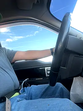 luiriv04 online show from November 1, 2025, 11:42 pm