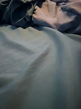 luiriv04 online show from February 1, 2025, 6:21 am