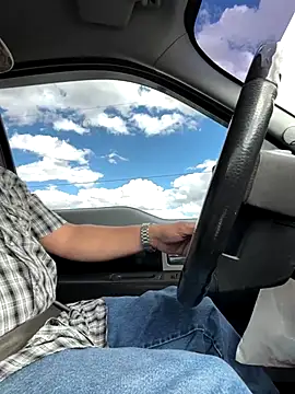 luiriv04 online show from October 14, 2025, 8:42 pm